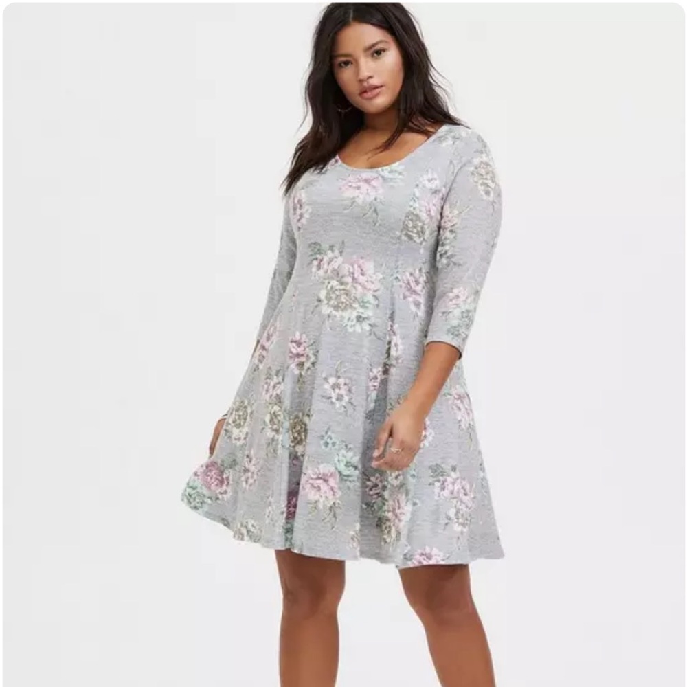 Torrid Women’s Mini Hacci Fluted Super Soft Plush Floral Dress Gray Size 2/2X